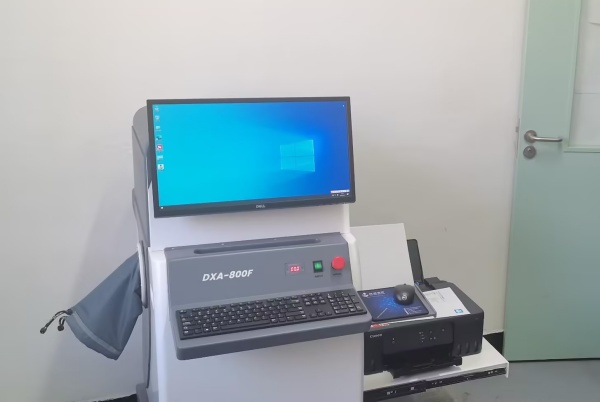 雙能X射線骨密度儀：準確測量骨密度，助力骨質(zhì)疏松防治，守護骨骼健康